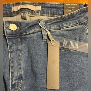Tractr Diane Mid Rise Denim in Classic Blue